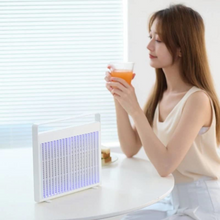 Naložite sliko v pregledovalnik galerije, Premium UV žarnica proti komarjem – polnilna, tiha in prenosna