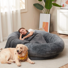 Naložite sliko v pregledovalnik galerije, Velikanska postelja v človeški velikosti