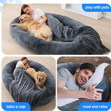 Naložite sliko v pregledovalnik galerije, Velikanska postelja v človeški velikosti